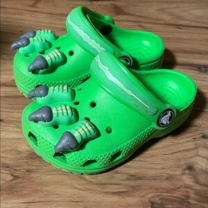 Pre-loved CROCS Classic I Am Dinosaur Toddler Green Clogs (size 6) 🦖